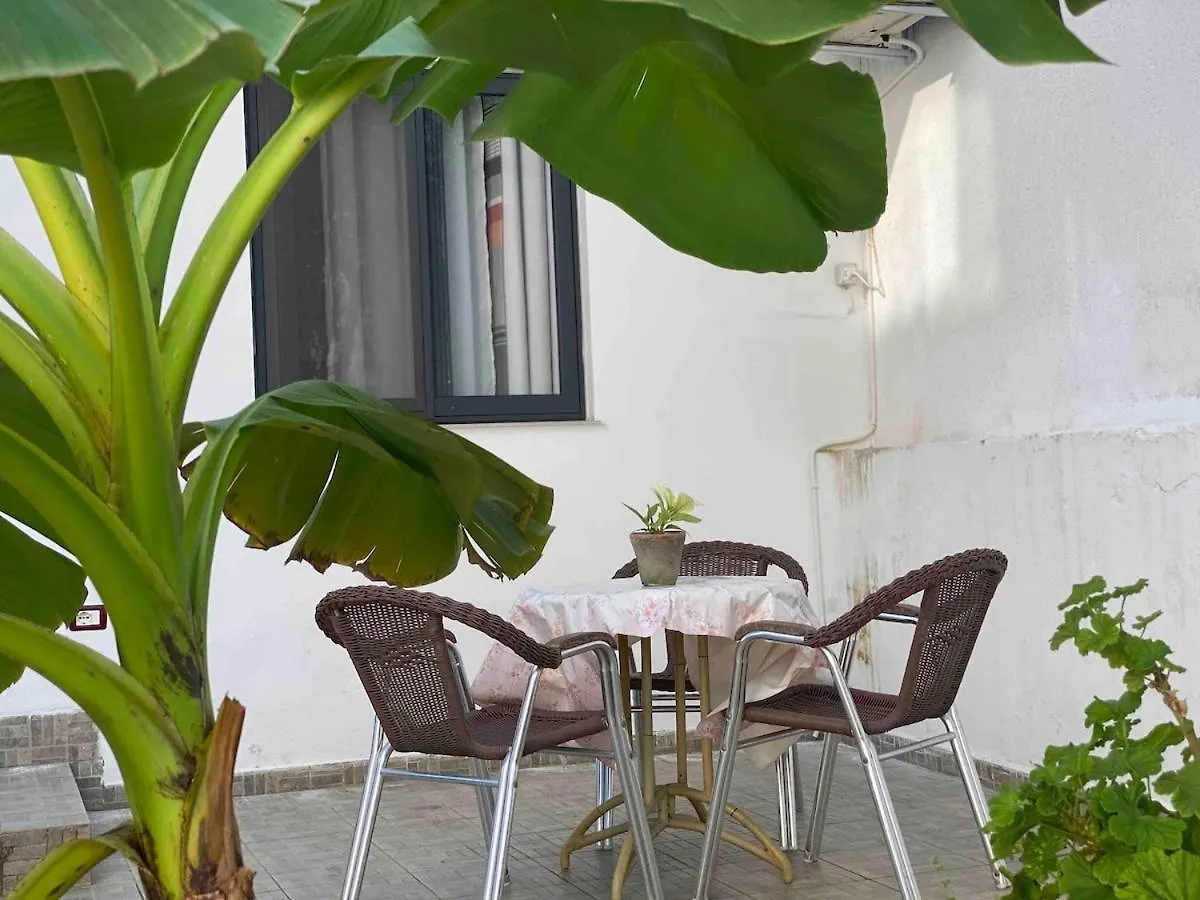 Villa Rubin-Cosy Villa With A Garden & Patio Durres